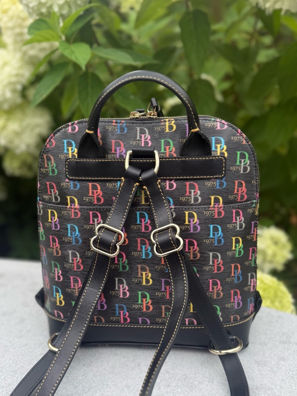 Dooney & Bourke DB75 Backpack in excellent condition - Picture 2 of 4